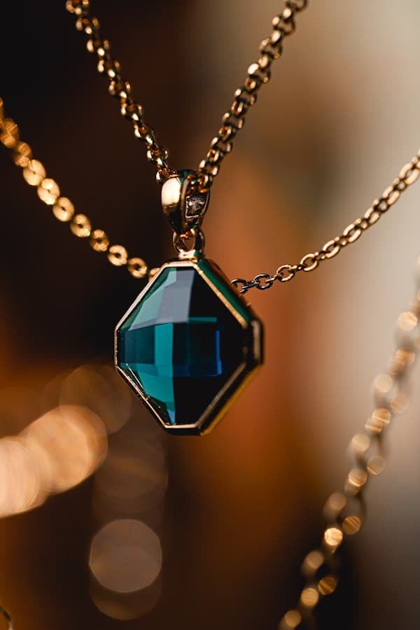 Modern Minimalist Polki: Wearing Heritage Jewellery with Contemporary Tailoring